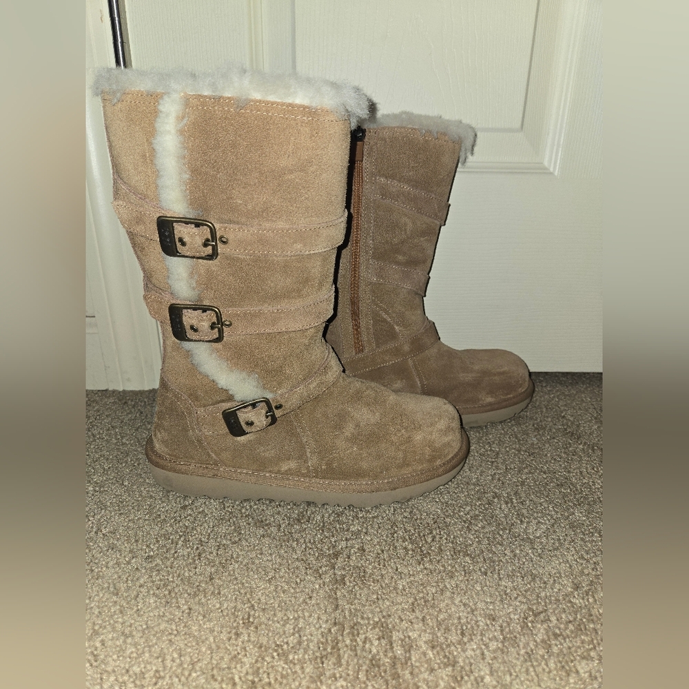 EUC UGG Maddi II Suede Boots
